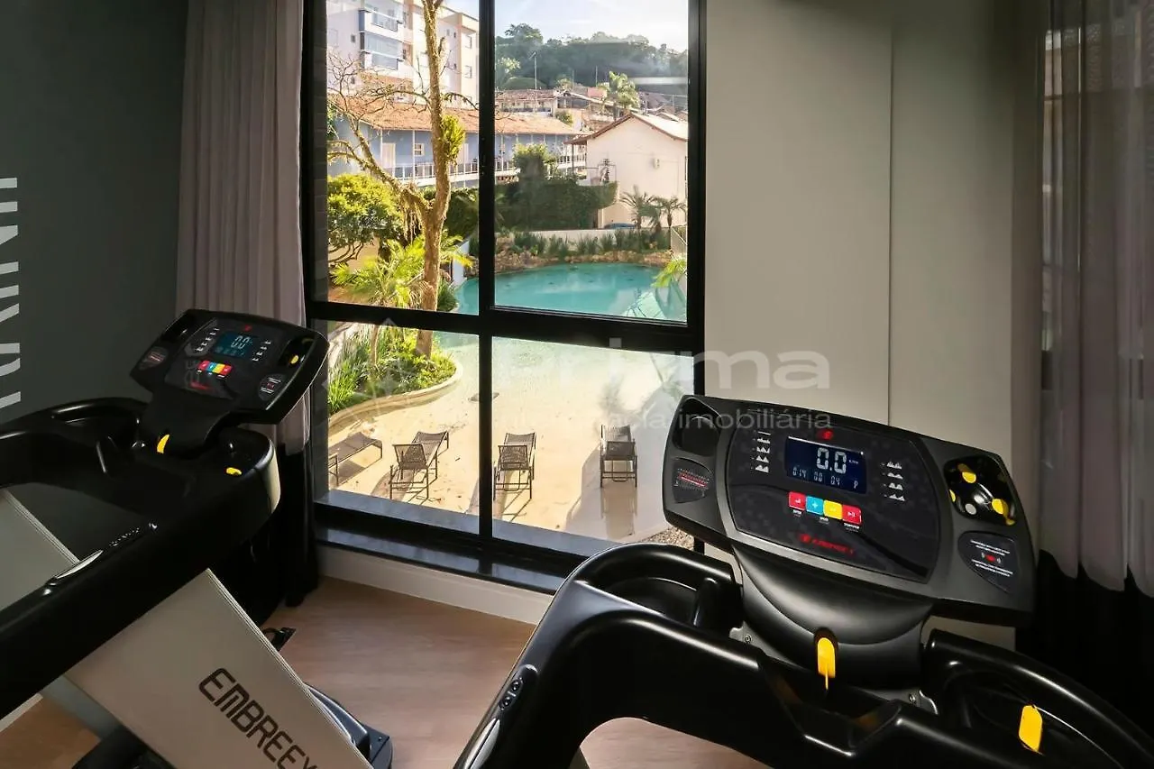 Waldgarten Bombinhas: Beachfront Luxury Condo with Pool and Fitness